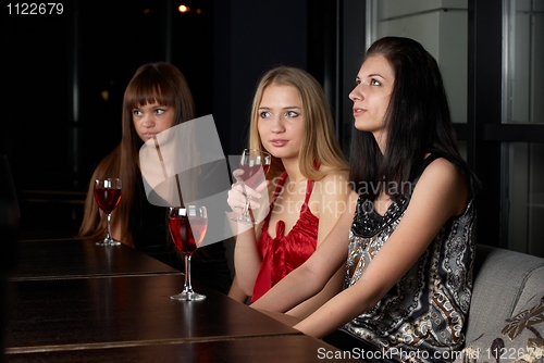 Image of Women in cafe