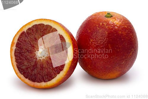 Image of red moroccan oranges, whole and half