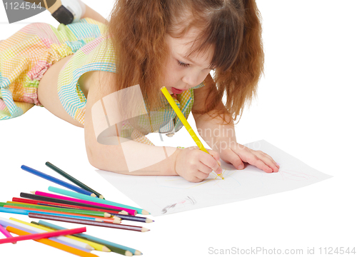 Image of Child draws a picture with colored pencils
