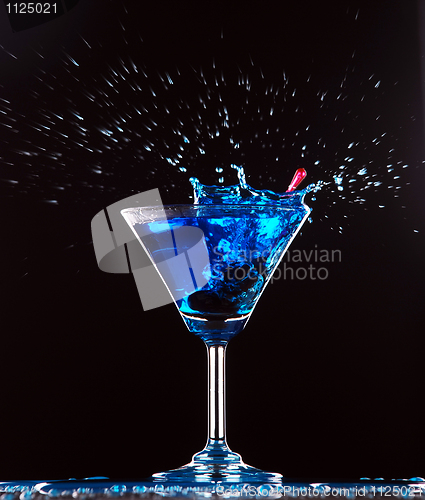 Image of blue cocktail splashing 