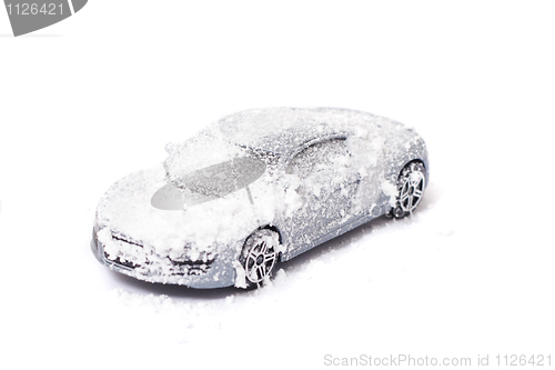 Image of car in the snow