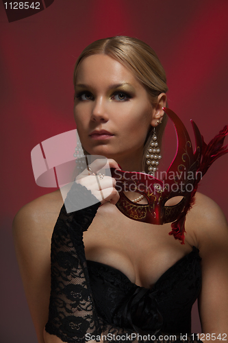 Image of Blond woman and masquerade