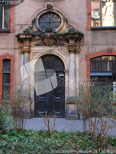 Image of old door 