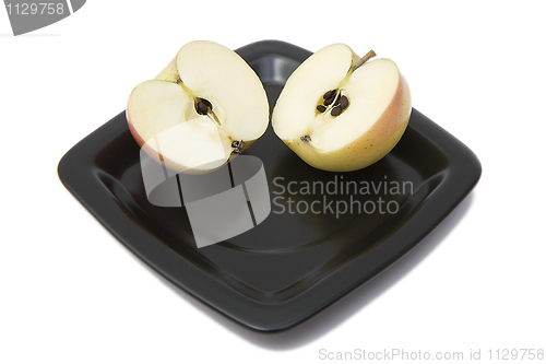 Image of Two halves of an apple on a plate