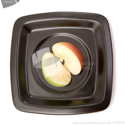 Image of Two halves of an apple on a plate