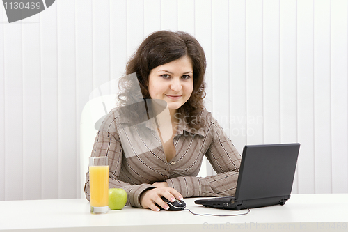 Image of The smiling young woman with the laptop