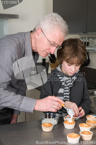 Image of Decorating the cupcakes