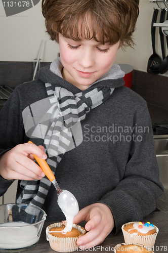 Image of Decorating the cupcakes