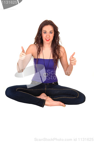 Image of Girl shows thumbs up.