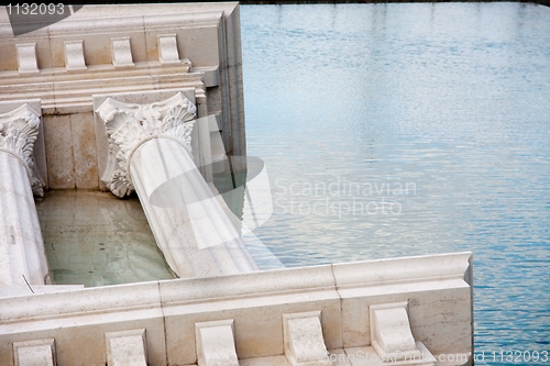 Image of roman monument sunk in water