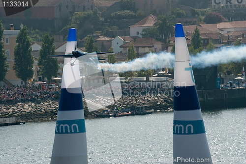 Image of Michael Goulian (USA) in Red Bull Air Race 2009, Porto, Portugal