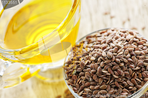 Image of Brown flax seed and linseed oil