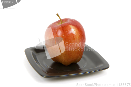 Image of red apple on the black plate