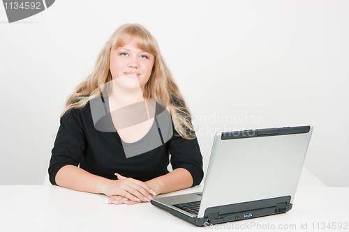 Image of blonde in office