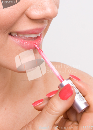 Image of applying make-up
