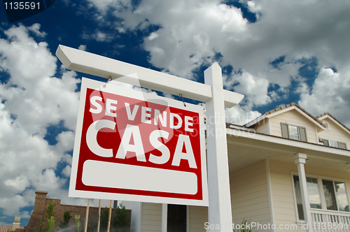Image of Se Vende Casa Spanish Real Estate Sign and House