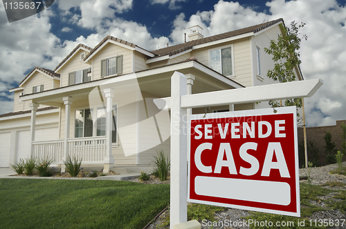 Image of Se Vende Casa Spanish Real Estate Sign and House