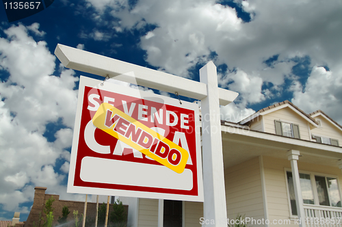 Image of Vendido Se Vende Casa Spanish Real Estate Sign and House