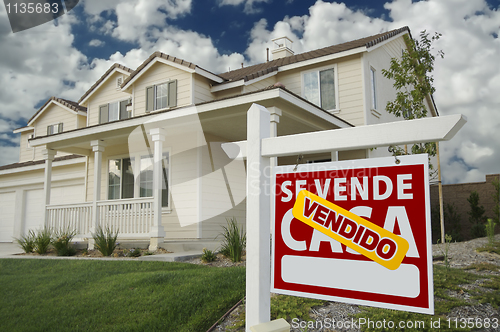 Image of Vendido Se Vende Casa Spanish Real Estate Sign and House