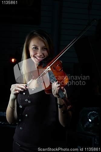 Image of Woman and violin