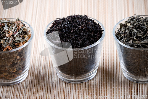 Image of three kinds of dry tea in glasses 