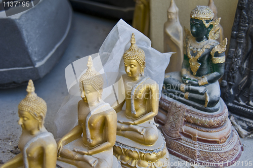 Image of Buddha statues