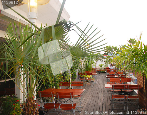 Image of empty cafe