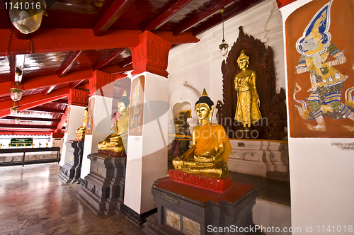 Image of Golden buddhas