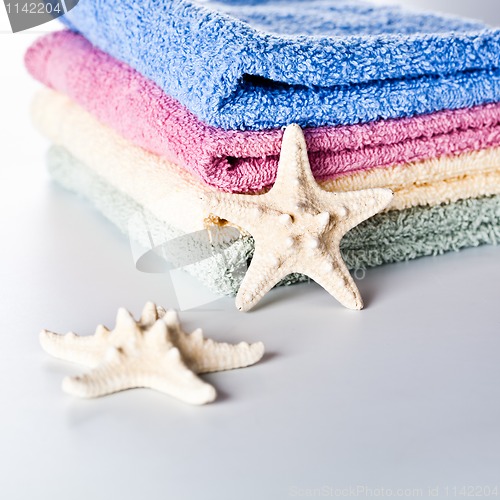 Image of towels and sea star 