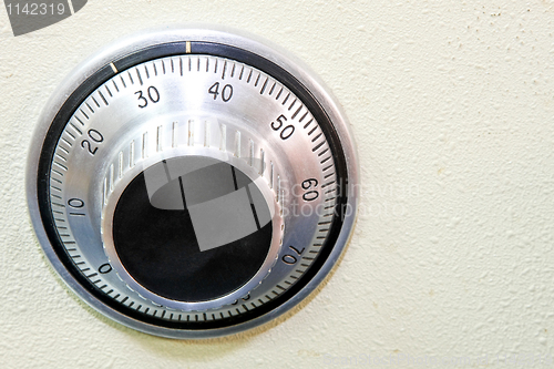 Image of Safe dial 2