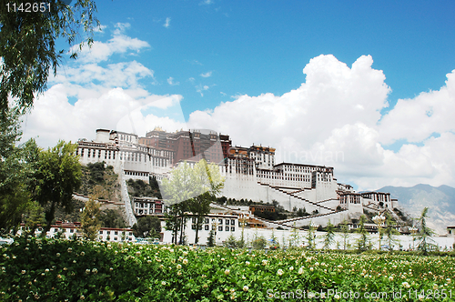 Image of Potala Palace in Lhasa Tibet