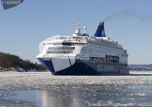 Image of Ferry in the ice