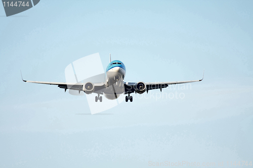 Image of Plane approaching runway