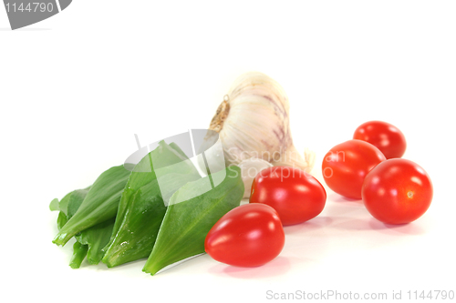 Image of Wild garlic with tomatoes and garlic