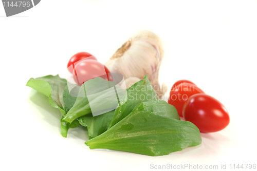 Image of Wild garlic with tomatoes and garlic