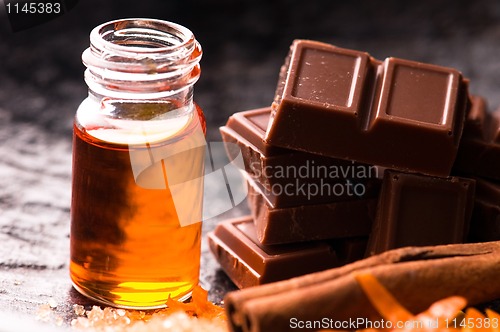 Image of chocolate with orange and cinnamon