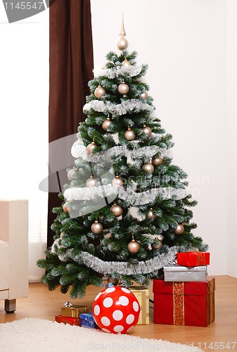 Image of Decorated Christmas tree with presents