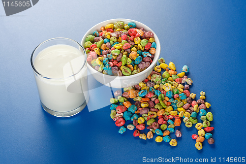 Image of Popped wheat seeds and milk