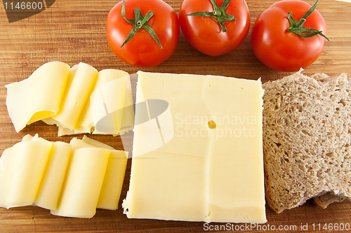 Image of Cheese - tomatoe - and bread