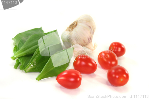 Image of Wild garlic with tomatoes and garlic