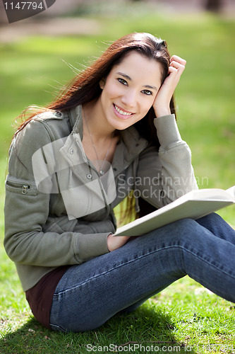 Image of Ethnic college student studying