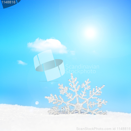 Image of silver snowflake wallpaper