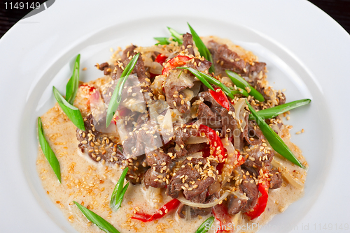 Image of sliced beef roasted with vegetables