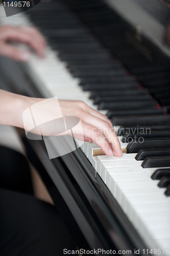 Image of Girl's hands on piano