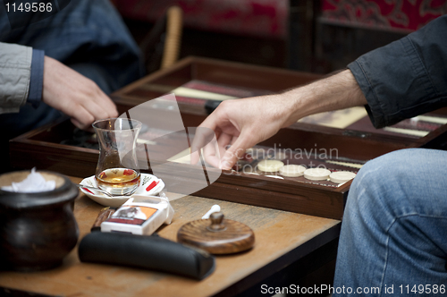 Image of Turkish men playing backgammon