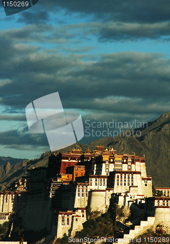 Image of Potala Palace in Lhasa Tibet