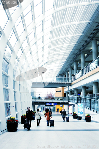 Image of people walking in the hall at airport