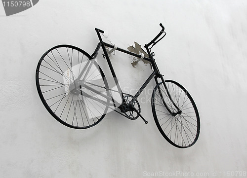 Image of Bicycle on the wall.