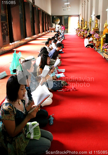 Image of Thai people praying