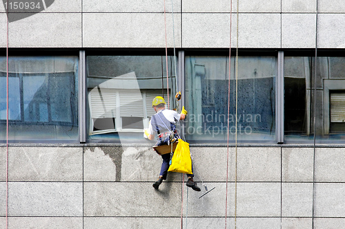 Image of Windows cleaner